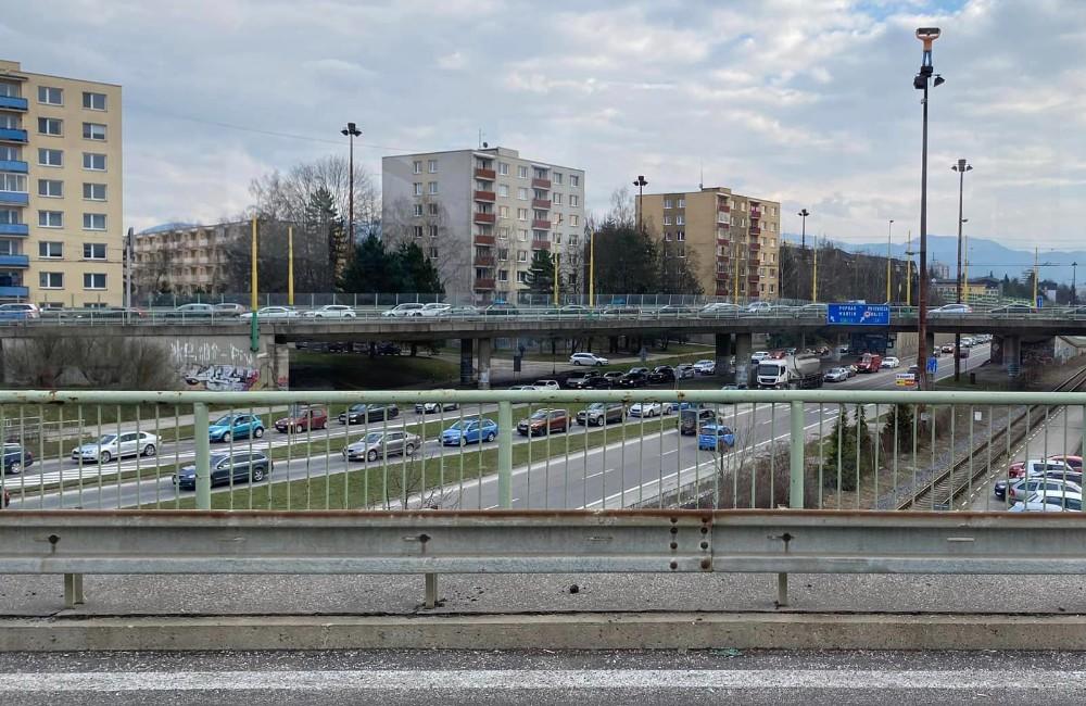 Foto: Doprava na žilinskom mestskom okruhu opäť kolabuje, autá sa hýbu krokom