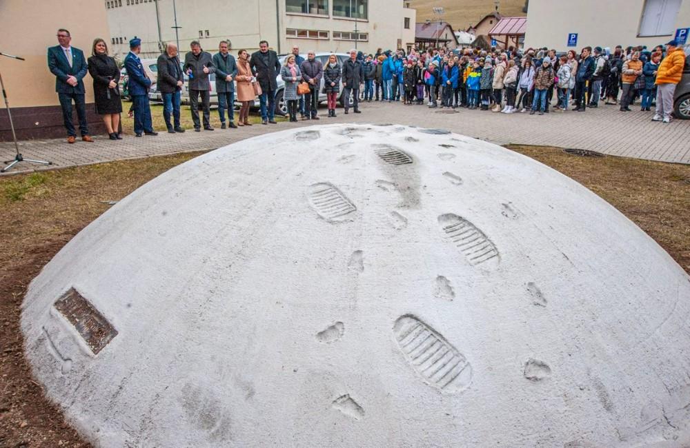 Foto: Stopy na Mesiaci vo Vysokej nad Kysucou pripomínajú húževnatosť potomka vysťahovalcov z Kysúc