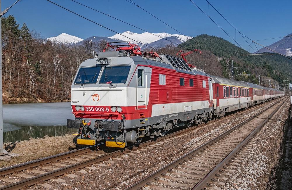 ZSSK posilňuje vlakovú dopravu počas veľkonočných sviatkov, Žilinou prejde o 13 spojov viac