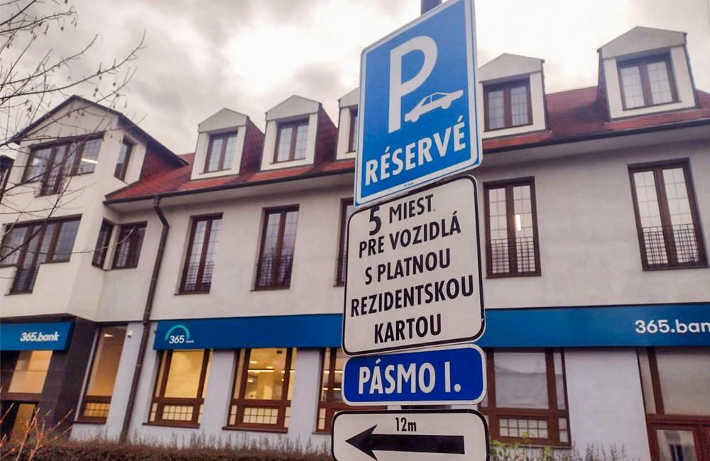 Poslanec Čepec informuje o parkovaní v Žiline, mesto ho nepokladá za oficiálny zdroj