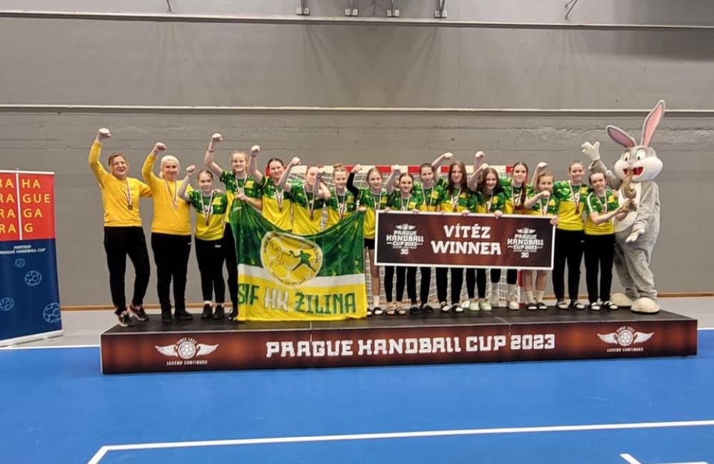 Hádzanárky zo Žiliny zahviezdili na pražskom Handball Cupe, z medzinárodného turnaja si odniesli zlato