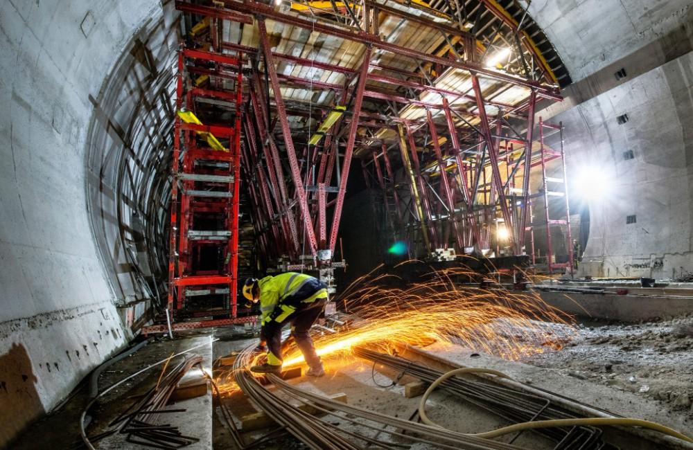 FOTO: Tunel Višňové už má zabetónované všetky klenby, pracovníci využili viac než 80-tisíc kubíkov betónu