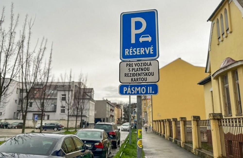 Mesto Žilina nechce občanov zaťažovať výmenou parkovacích kariet, musia sa však prihlásiť do nového systému
