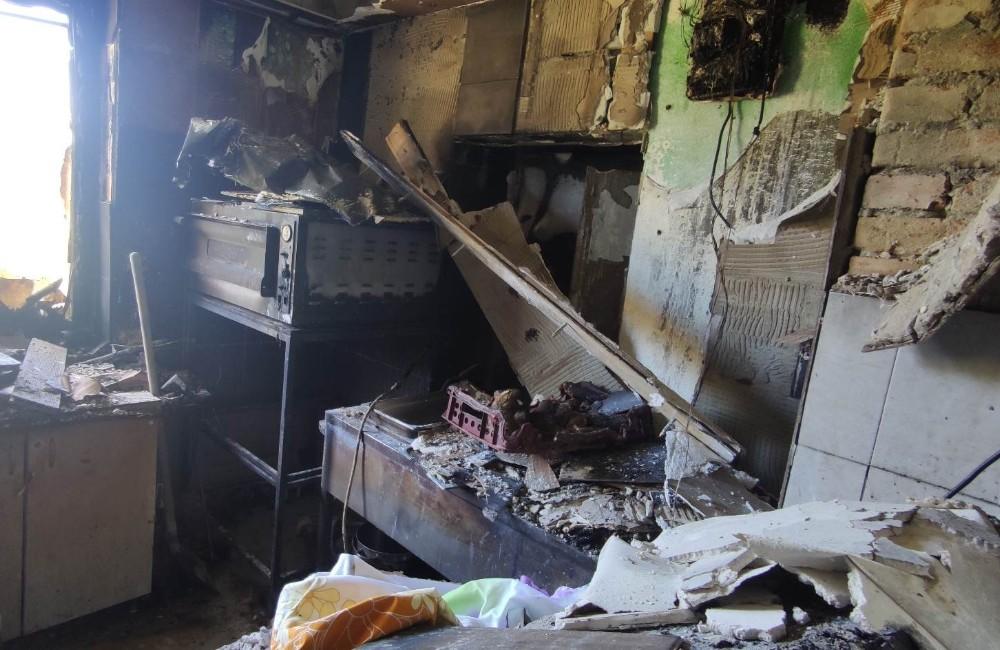 FOTO: Vo Vraní zhorela kuchyňa manželov, ktorí rozvážali stravu žilinským dôchodcom a škôlkam