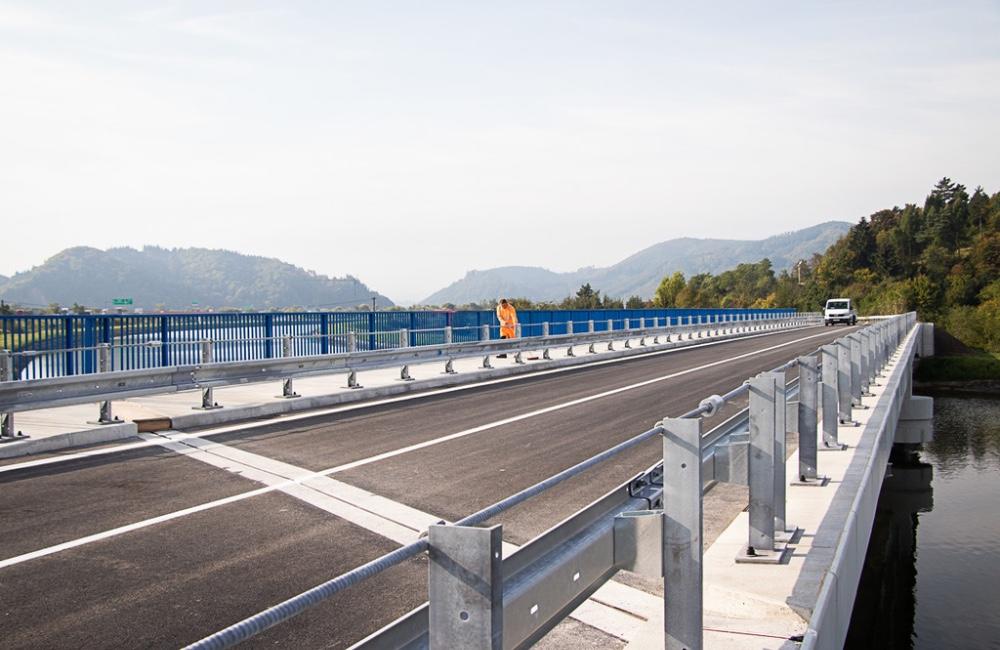 Stará cesta na Podvaží bude kvôli výstavbe cyklotrasy od nedele uzavretá, menia sa aj trasy autobusov