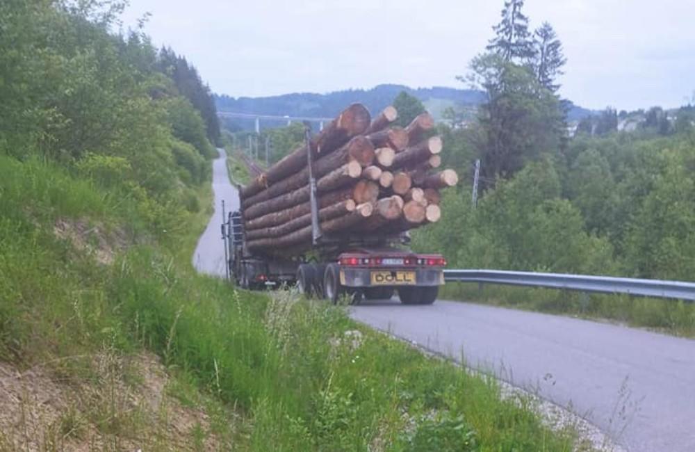 Po kysuckých cyklotrasách začali jazdiť kamióny, vyvážajú drevo do Poľska