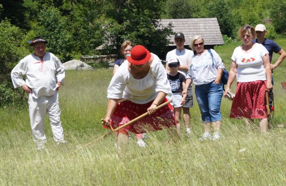 Zmerajte si sily v ručnom kosení na 15. ročníku koseckej súťaže v Múzeu kysuckej dediny vo Vychylovke