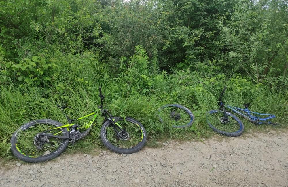 Zlodeji v Kraľovanoch ukradli dva bicykle. Keď zistili, že je v nich GPS, zbavili sa ich v Martine