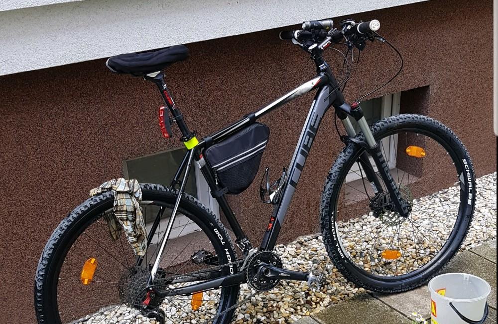 Zo zamknutej pivnice v centre Žiliny zmizol bicykel, majiteľ ponúka odmenu za jeho nájdenie
