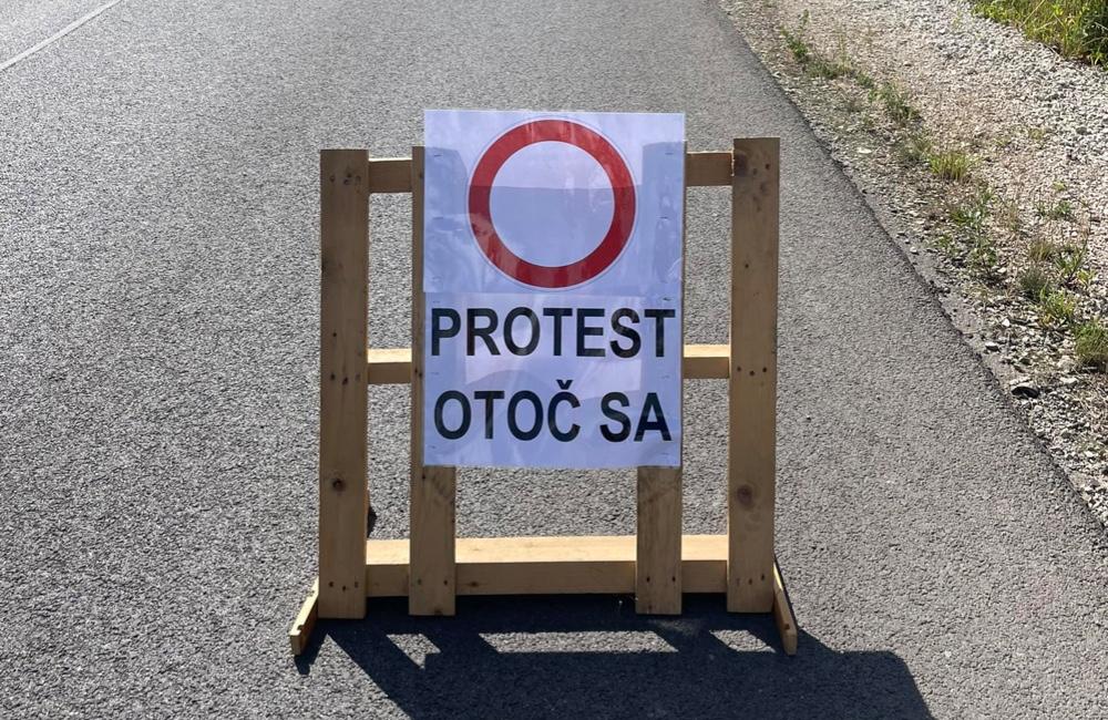 V žilinskej mestskej časti Bytčica prebieha protest proti tranzitnej doprave, mesto s obyvateľmi rokuje