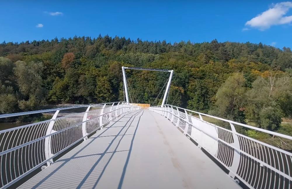 VIDEO: Takto vyzerá najdlhší cyklomost v kraji. Nový úsek Vážskej cyklotrasy bude otvorený už čoskoro