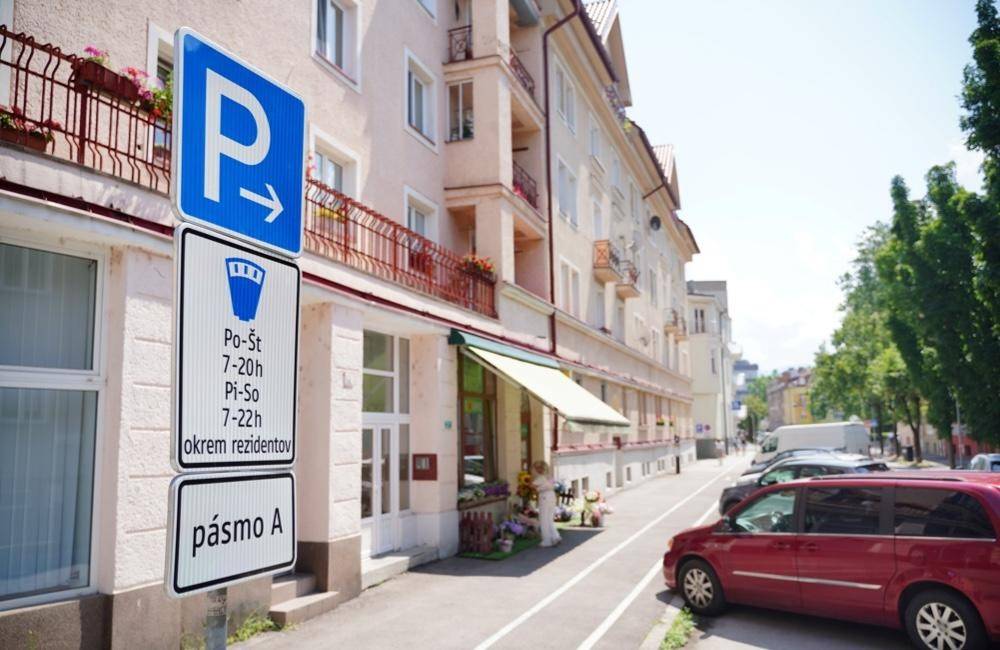 Zmeny v Žiline: Pokles ceny SMS parkovného, zľava aj pre rodinu ZŤP a už žiadne lístky za oknami