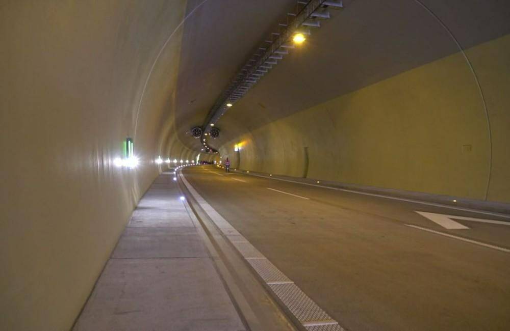 Diaľničný tunel pri Žiline uzavreli. Vodiči cezeň neprejdú niekoľko dní