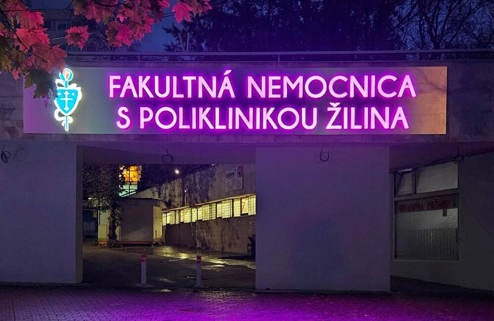Žilinská nemocnica sa na podporu najmenších bojovníkov odeje do purpurovej farby