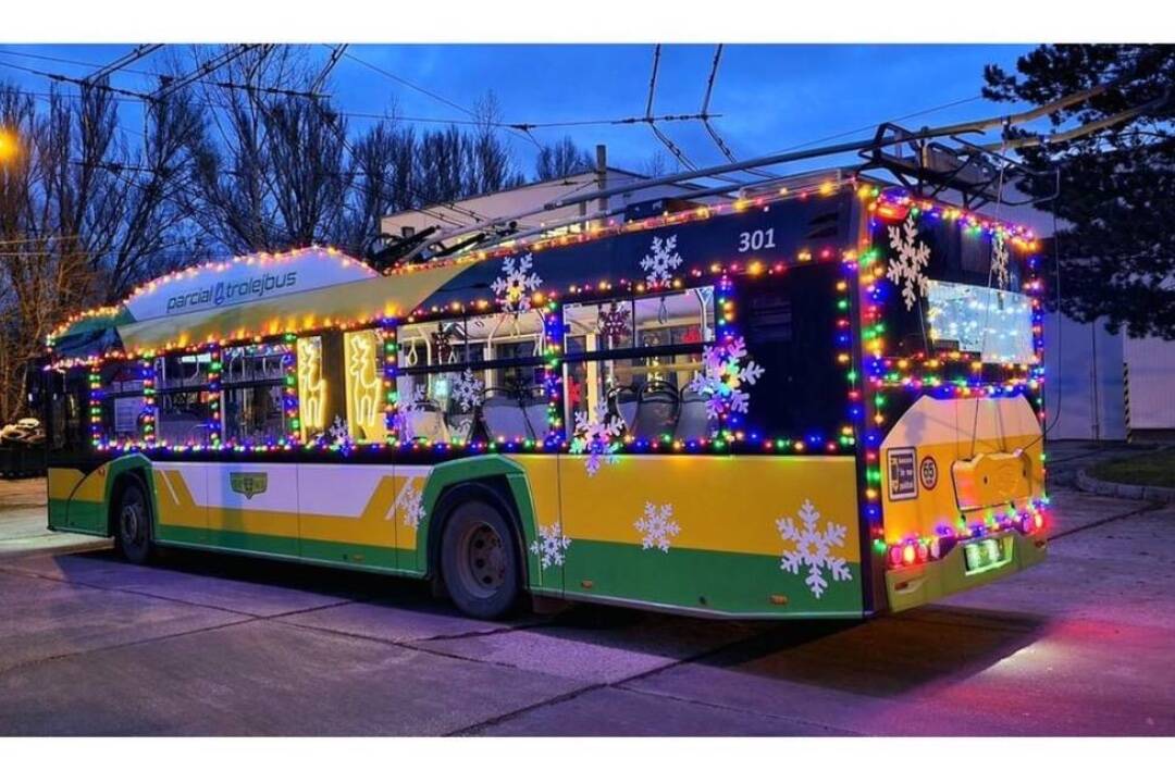 Žilinský vianočný trolejbus bude premávať už len pár dní. Pozrite si aktuálny rozpis nasadenia