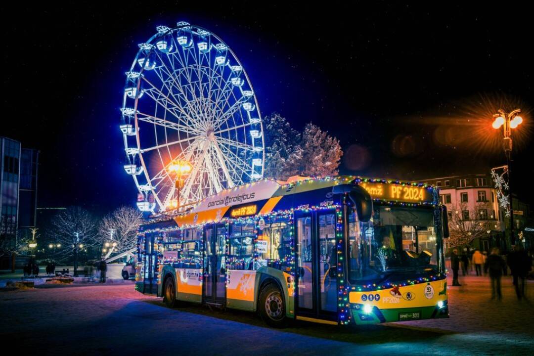 Žilinský vianočný trolejbus už štvrtý rok zvíťazil v medzinárodnej súťaži. Páčil sa vám?