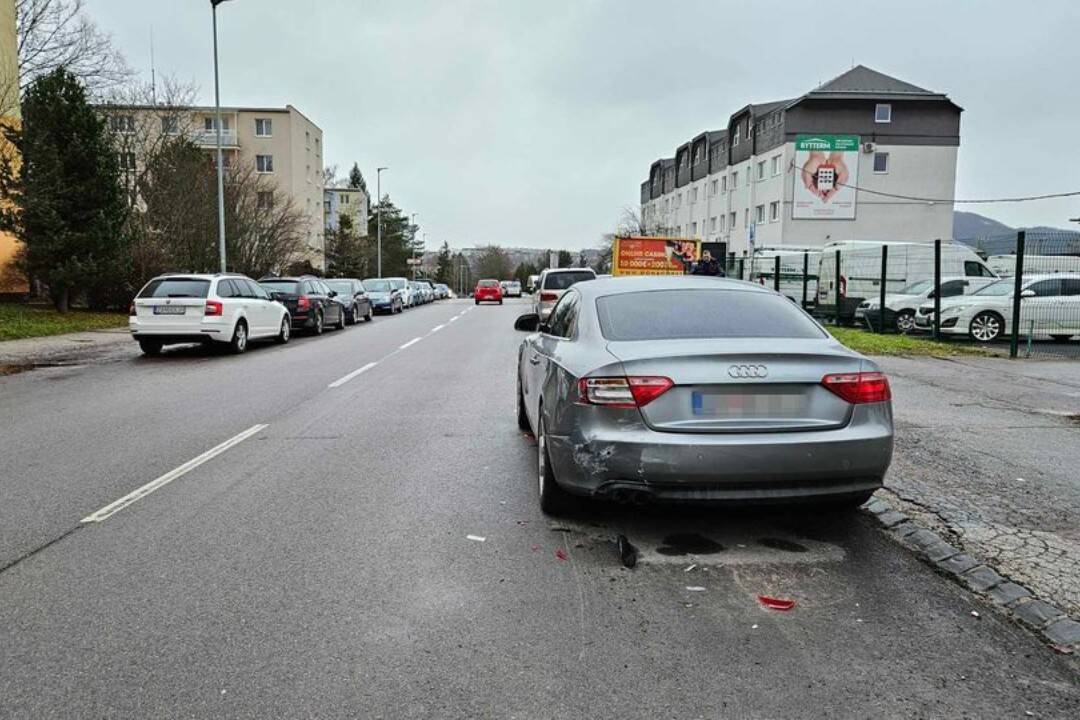 Výsledok zákazu parkovania na chodníkoch v Žiline: Rozbité autá, úzke cesty a stovky pokút