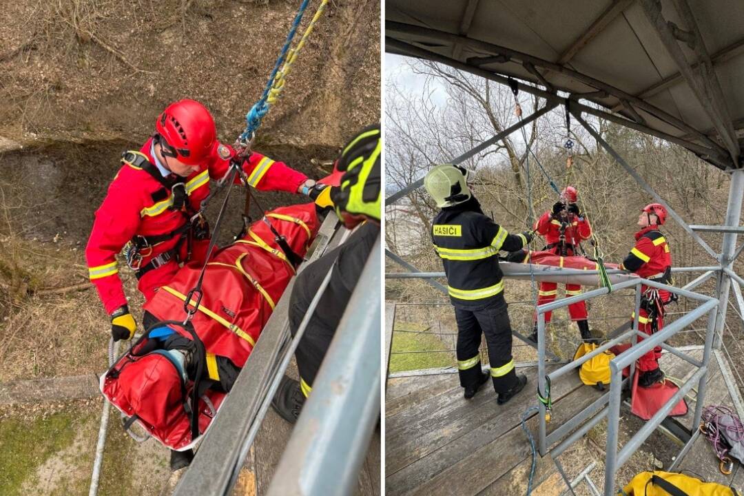 FOTO: Oravskí hasiči zachraňovali osobu, ktorá uviazla na 10-metrov vysokom stožiari. Preverili tak svoje postupy