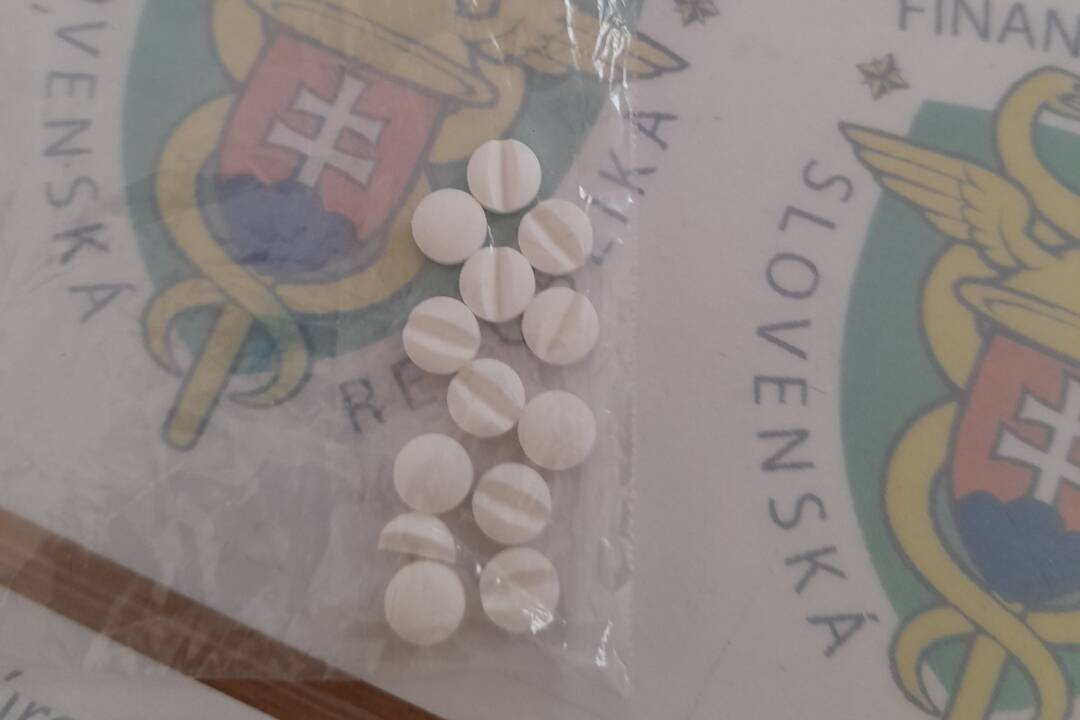Lieky na štítnu žľazu aj LSD: Polícia rieši balík, ktorý do Žiliny poslal Izraelčan