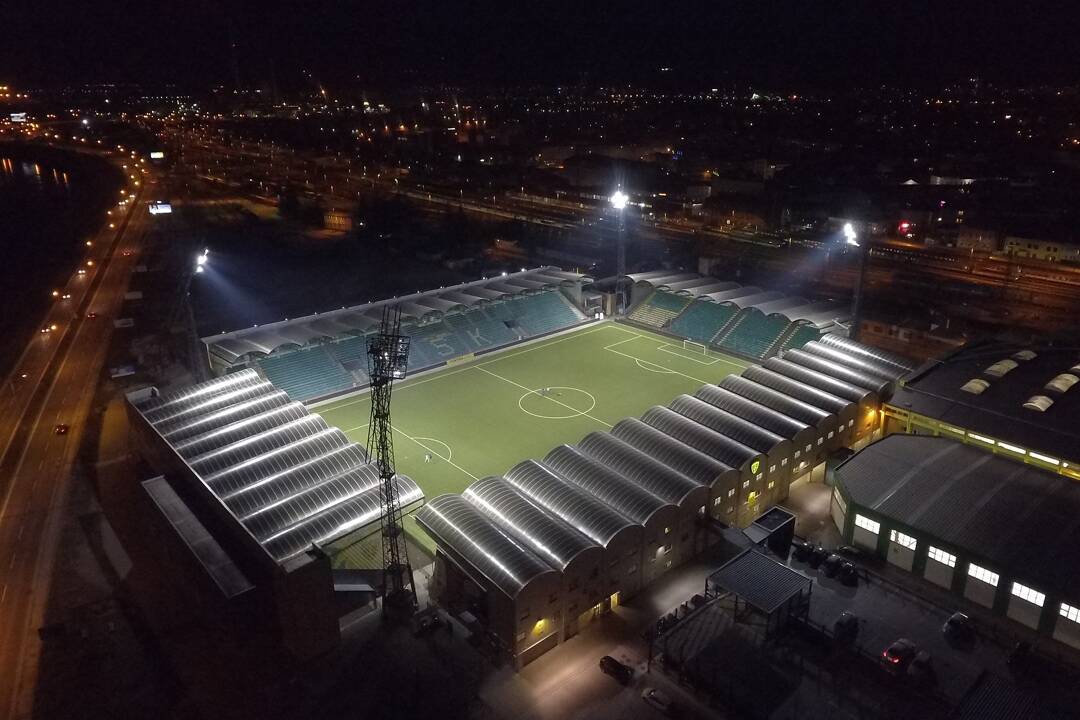Rekonštrukcia futbalového štadiónu v Žiline obmedzí parkovanie. Na zápasy cestujte vlakom