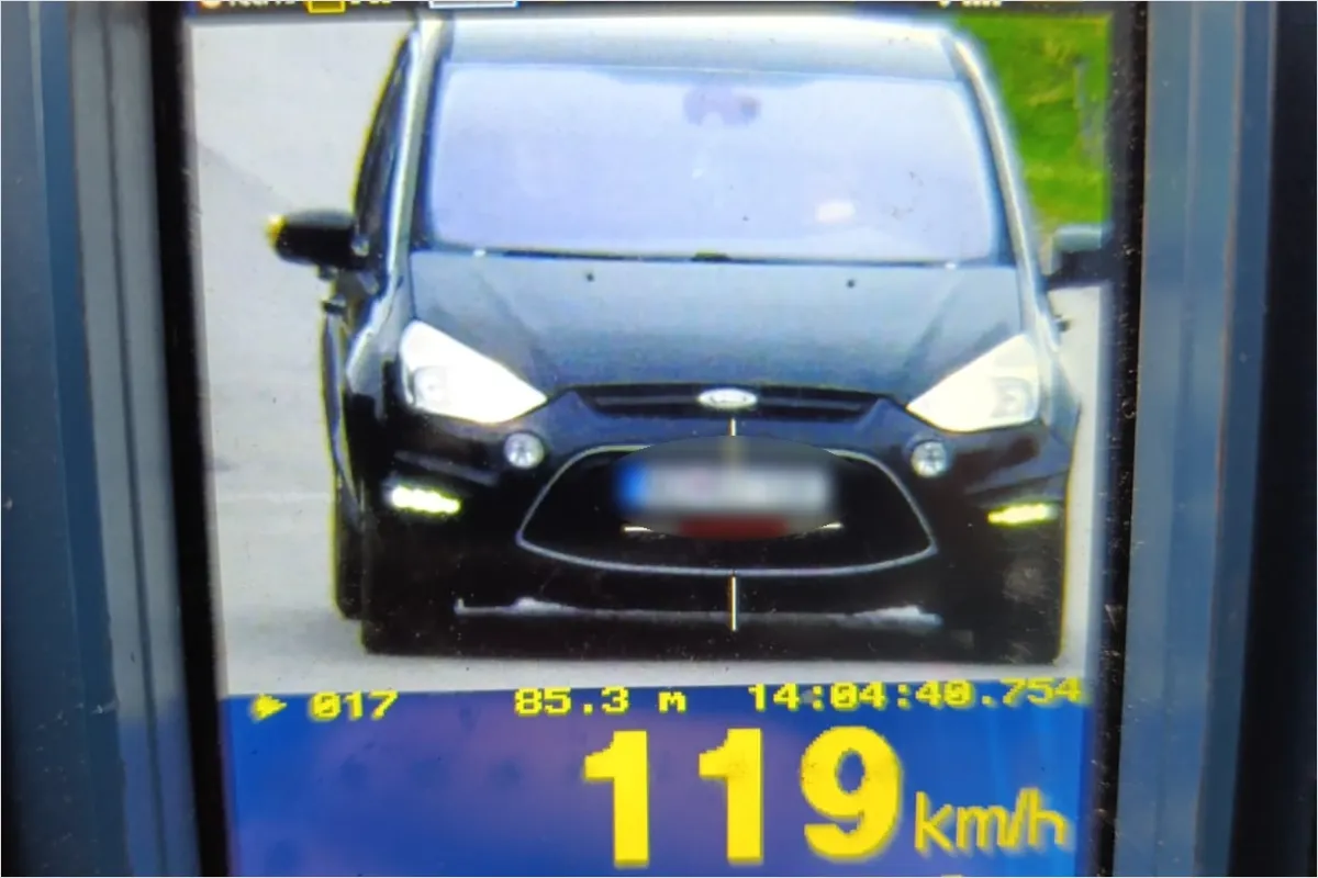 Šialená jazda v Rabči ho vyšla draho: Za rýchlosť 119 km/h v obci dostal pokutu 800 eur
