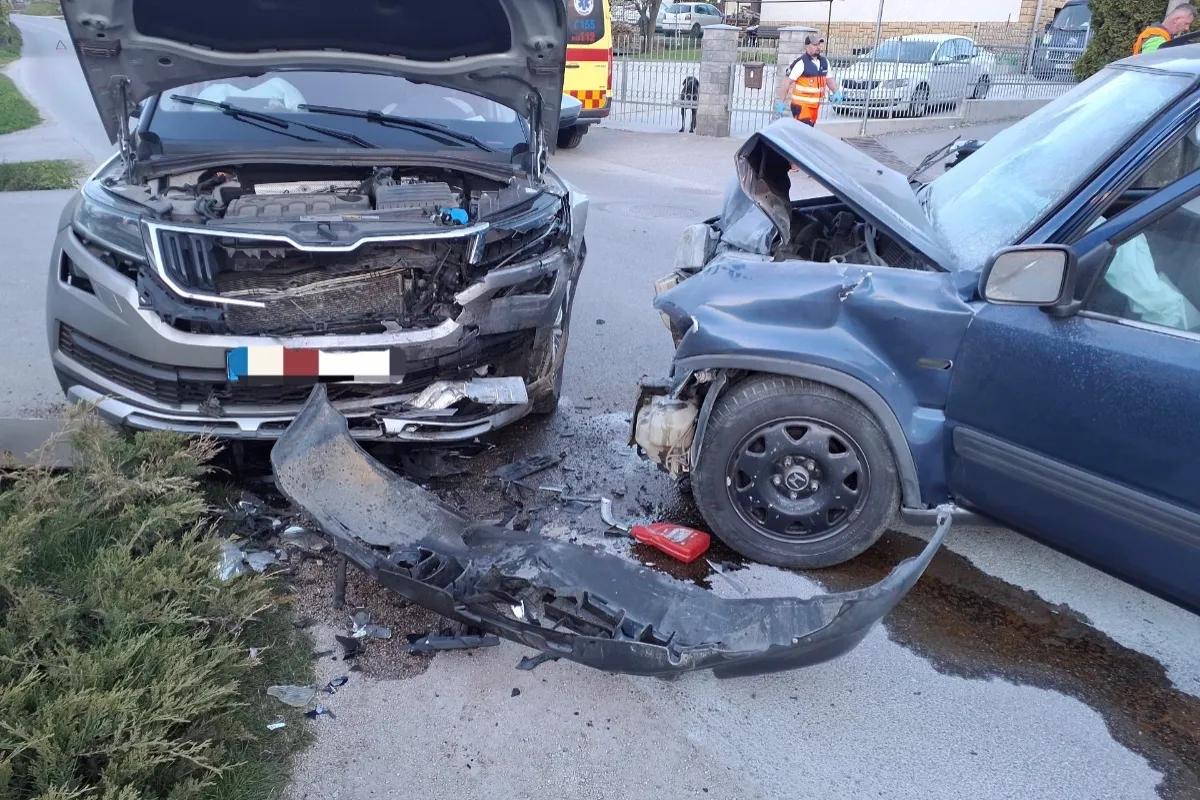 FOTO: Pri nehode dvoch áut v Oščadnici sa zranilo päť osôb, potrebný bol zásah záchranných zložiek