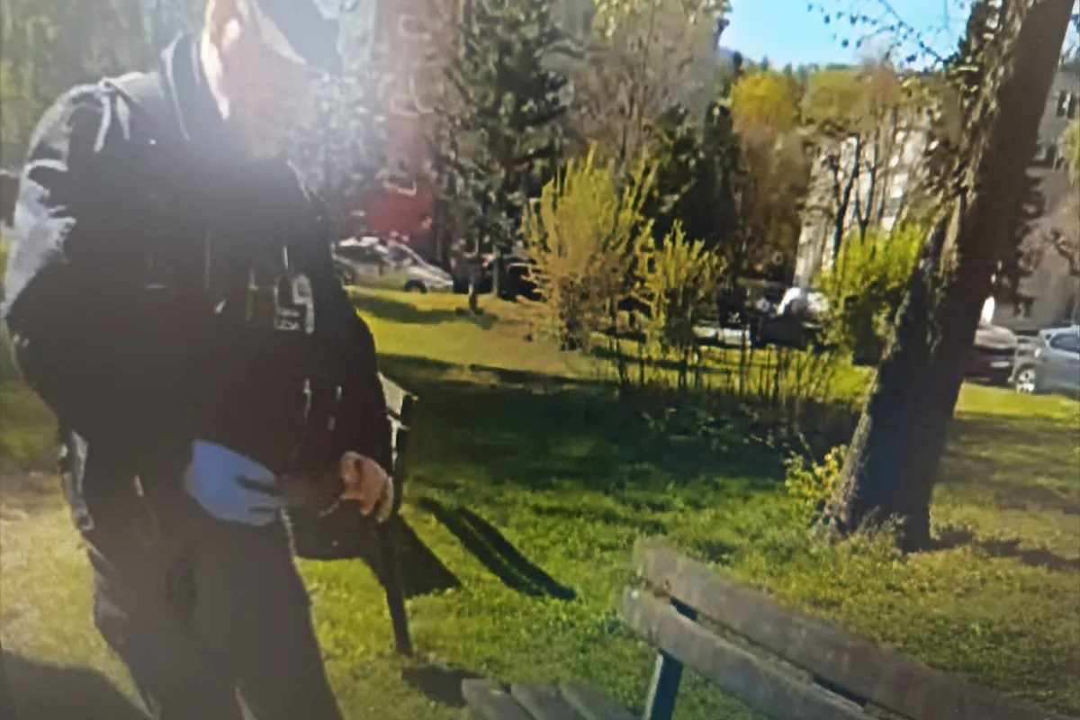 Hrozný nález na detskom ihrisku: Pištoľ a injekčné striekačky vydesili rodičov