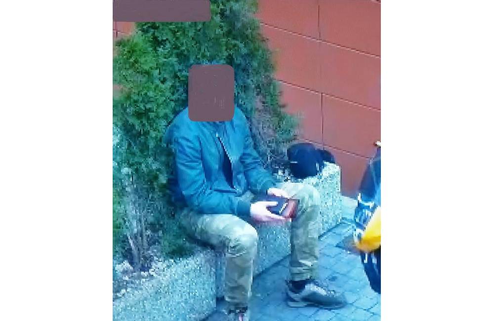 Foto: 23-ročný muž odcudzil z OC Mirage peňaženky, mestská polícia ho našla vďaka kamerám