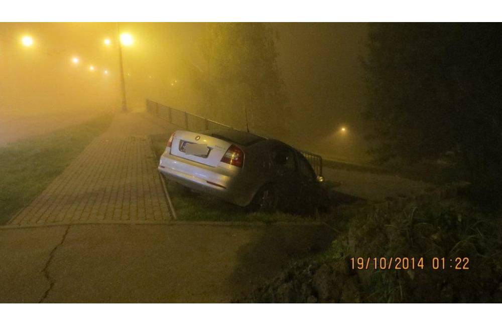 Foto: Jazdu podnapitého vodiča na Hájiku zastavili až betónové zábrany