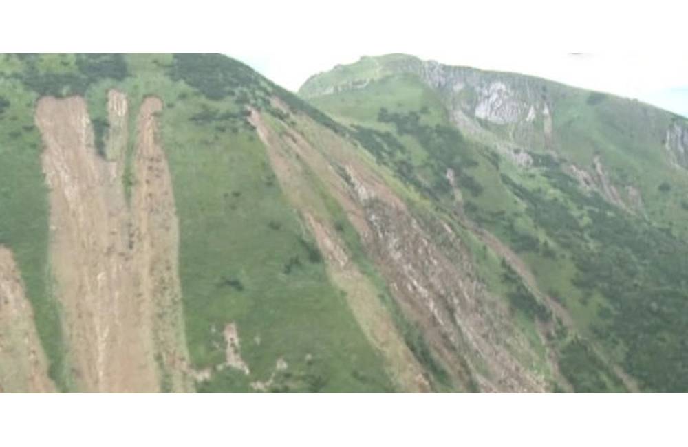 Foto: Letecký záber z Vrátnej doliny - z kopcov strhlo povrchové vrstvy
