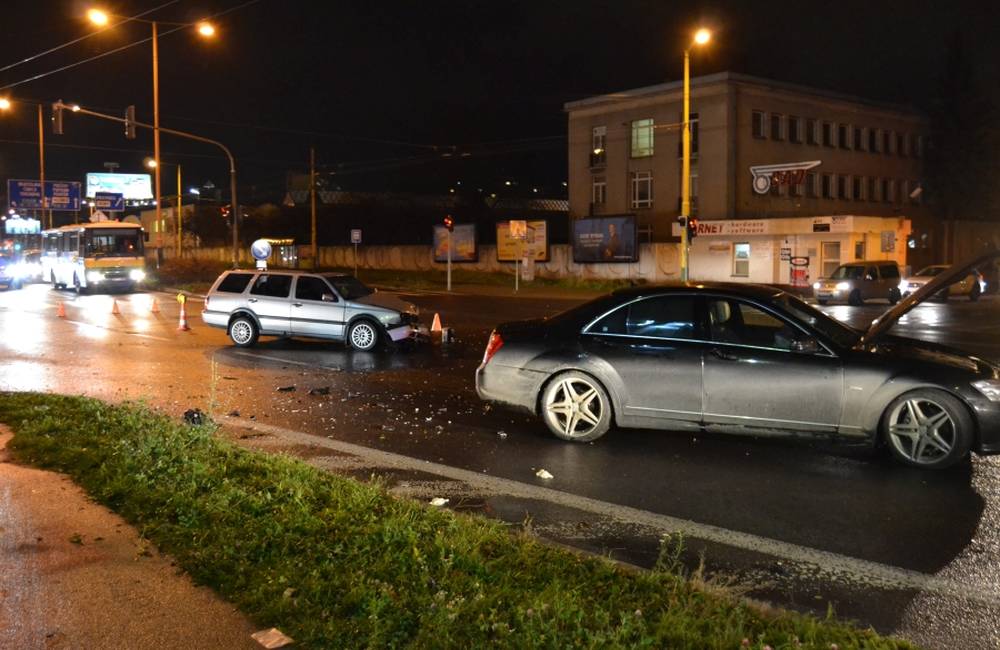 Foto: Na Košickej ulici pri výjazde od hypertesca sa zrazili dve autá