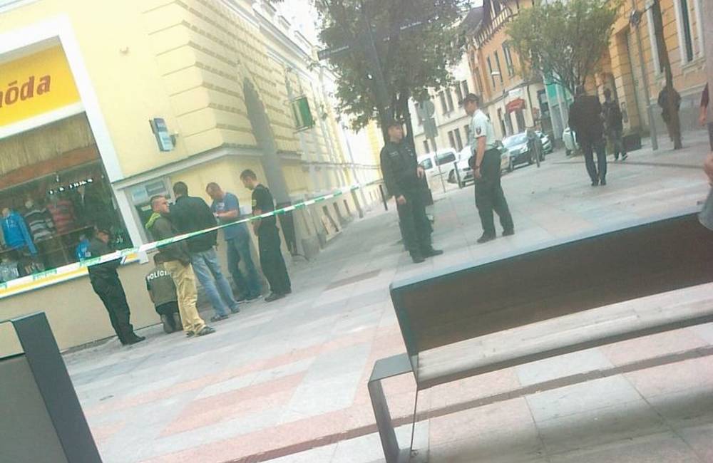 Foto: Na Národnej ulici došlo v piatok k vykrádaniu bankomatu