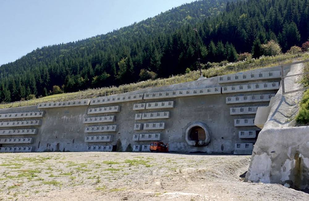 Foto: Najdlhší tunel na Slovensku postaví spoločnosť s názvom Dúha