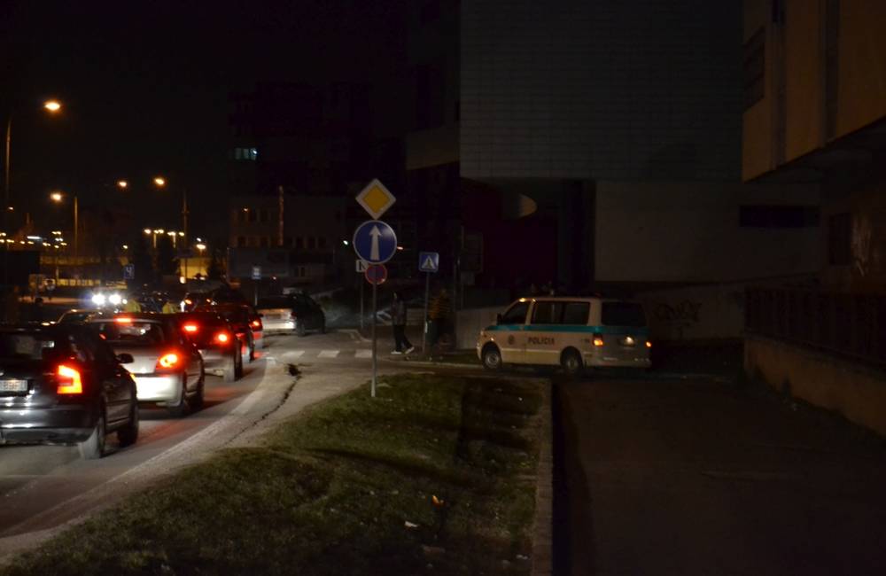 Foto: Nehoda na neosvetlenom priechode pre chodcov na Vysokoškolákov v Žiline