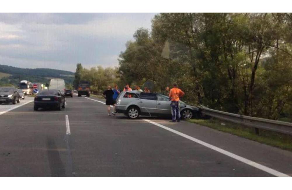 Foto: Otáčanie tam, kde je to zakázané spôsobilo ďalšiu dopravnú nehodu, tentokrát pri Brodne