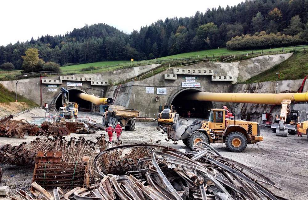 Foto: Práce na tuneli v Ovčiarsku rýchlo napredujú