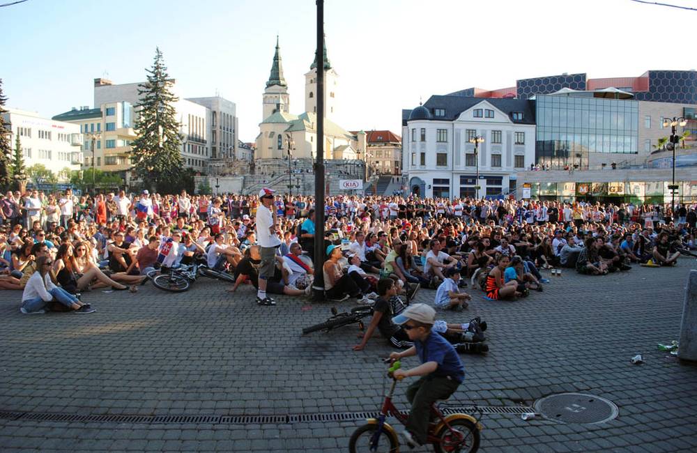 Foto: Priame prenosy hokejových zápasov zo Soči na Hlinkovom námestí