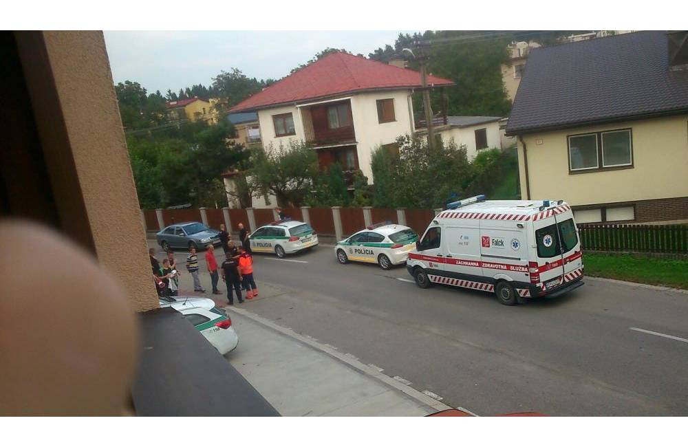 Foto: V mestskej časti Bôrik mal vodič zraziť dievčatá na chodníku