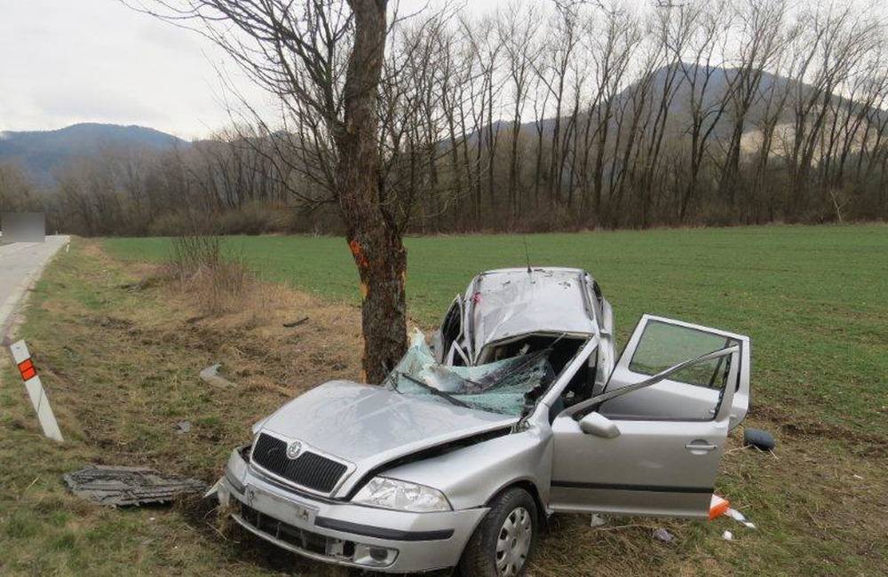 Foto: V Rajeckej Lesnej sa stala dopravná nehoda, pri ktorej zasahoval vrtuľník