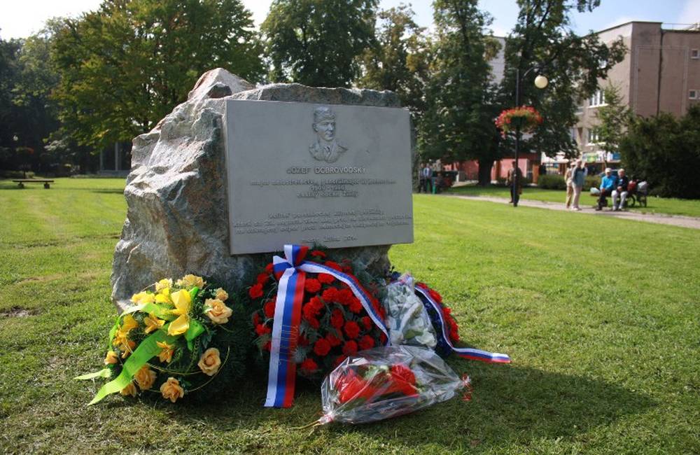 Foto: V Žiline odhalili pamätnú tabuľu majorovi Jozefovi Dobrovodskému