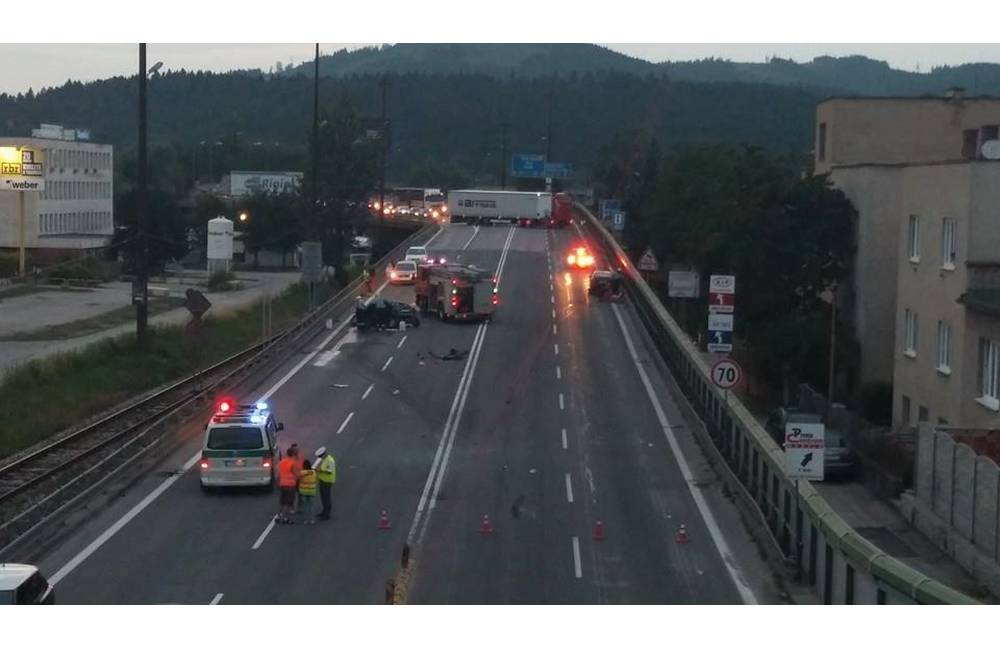 Foto: Vážna dopravná nehoda na ulici Mostná, hlásili dvoch mŕtvych