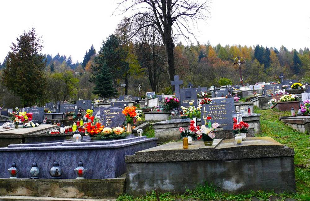 Žilinské cintoríny sú pripravené na Pamiatku zosnulých, posilní sa aj MHD