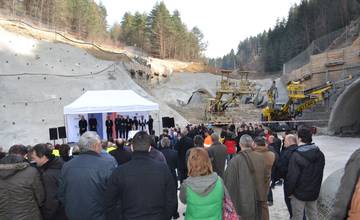 10.marca začali raziť diaľničný tunel Považský Chlmec