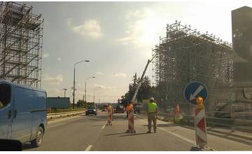 V Dolnom Hričove stavajú premostenie diaľnice, pripravte sa na obmedzenia