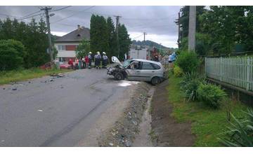 V Bitarovej sa zrazila dodávka s osobným automobilom, na mieste traja zranení