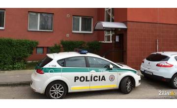 Na sídlisku Vlčince mali nájsť v byte ženu v kaluži krvi