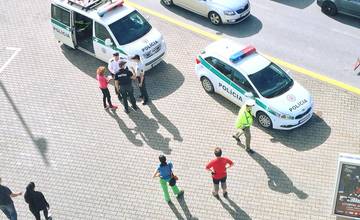 Pri obchodnom centre Max na Solinkách zrazilo auto chodkyňu