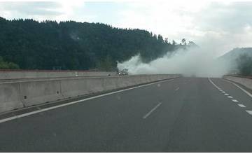 Aktuálne: Na D1 smer Žilina dymí auto