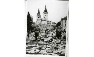 Happening na Hlinkovom námestí v roku 1990