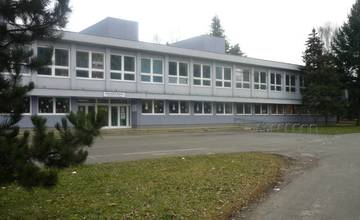 Na Hlinách 8 na obed unikala neznáma látka